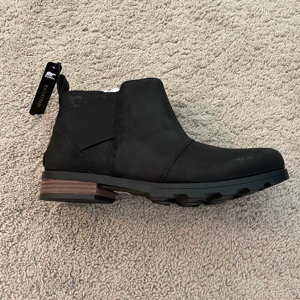 BNIB Sorel Emelie Chelsea Boot in Black Size 10